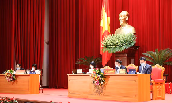 Chiều 7/12, HĐND tỉnh chia các tổ thảo luận