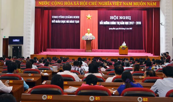 Phát triển đội ngũ nhà giáo và cán bộ quản lý giáo dục đáp ứng yêu cầu đổi mới giáo dục - đào tạo