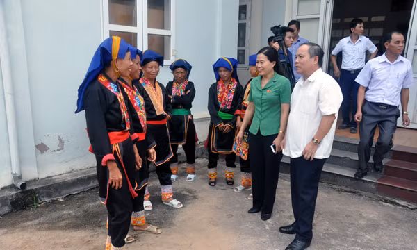 Trưởng Đoàn ĐBQH tỉnh Đỗ Thị Lan tiếp xúc cử tri 2 huyện Ba Chẽ và Bình Liêu