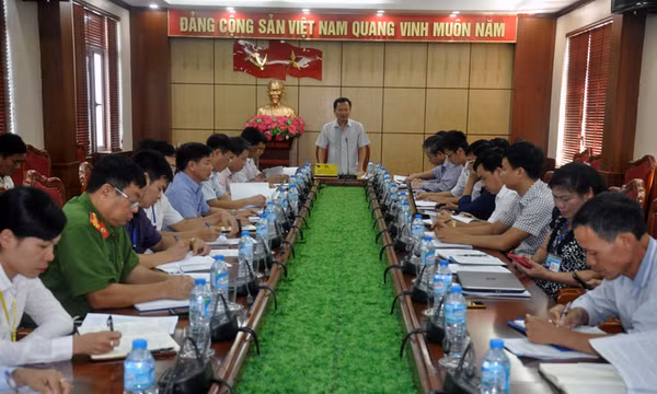 Đoàn công tác của Tỉnh ủy làm việc với huyện Cô Tô