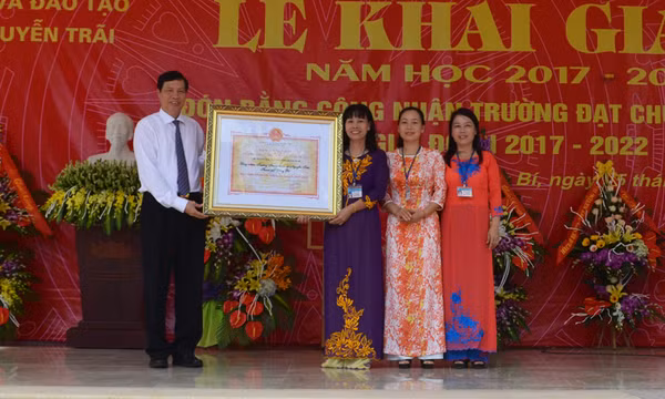 Chủ tịch UBND tỉnh Nguyễn Đức Long gióng trống khai trường tại TP Uông Bí