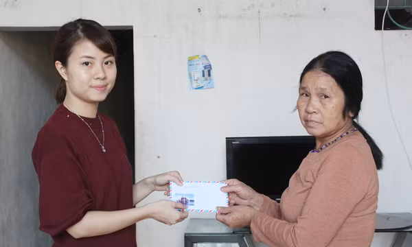 Bạn đọc ủng hộ cháu Nguyễn Thị Uyên 1 triệu đồng