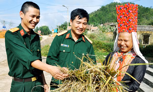 Ấm tình quân-dân nơi biên giới