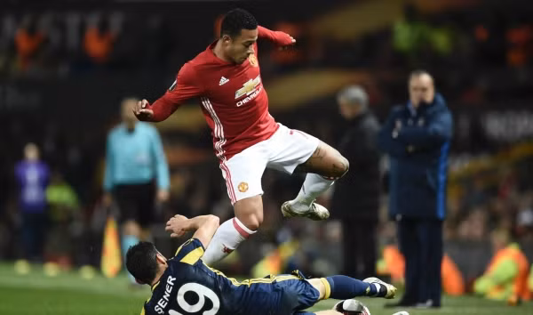 Đàn anh hối thúc Depay rời M.U để cứu vãn sự nghiệp