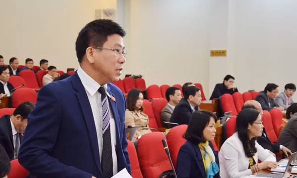 Lạm thu trong các cơ sở giáo dục, mất an toàn lao động được đưa vào phiên chất vấn