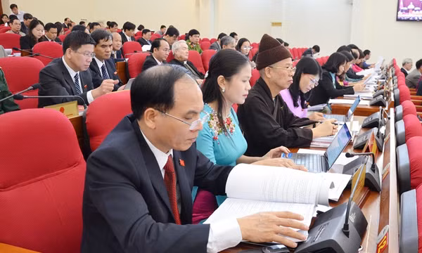 Kỳ họp thứ 4, HĐND tỉnh nghe báo cáo tình hình kinh tế- xã hội năm 2016
