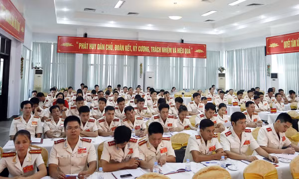 Thảo luận, góp ý kiến vào dự thảo báo cáo chính trị trình Đại hội Đảng bộ tỉnh lần thứ XIV