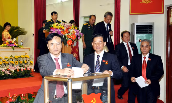 Đồng chí Đoàn Văn Chỉnh tái đắc cử Bí thư Huyện ủy Vân Đồn