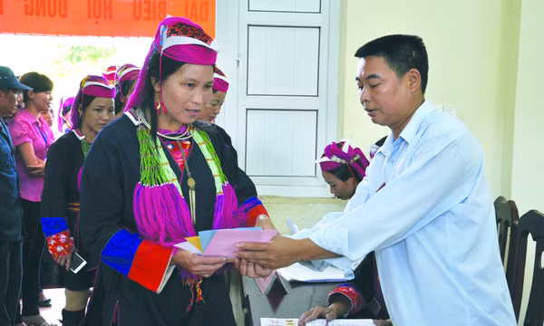 Việc kiểm phiếu được tiến hành như thế nào? Những ai được chứng kiến việc kiểm phiếu?
