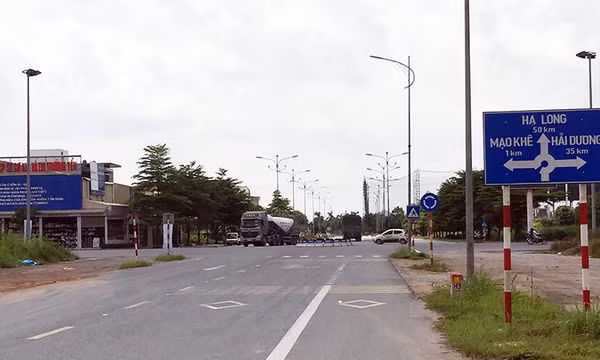Cần lắp đặt đèn giao thông tại ngã tư tuyến tránh QL18 với QL17B