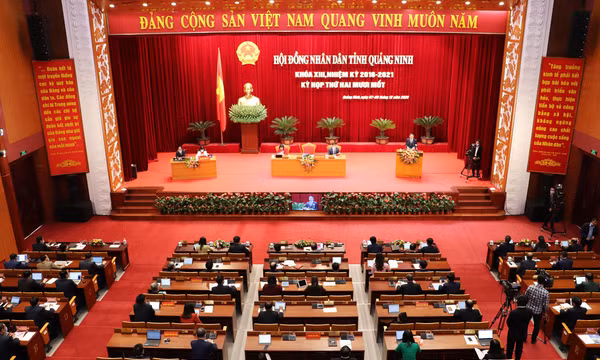 HĐND tỉnh tiếp tục thảo luận, chất vấn và trả lời chất vấn tại hội trường