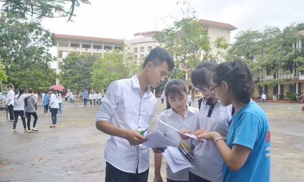 Kết thúc môn thi đầu tiên của Kỳ thi THPT Quốc gia năm 2015: Đề Toán có sự phân hóa rõ ràng