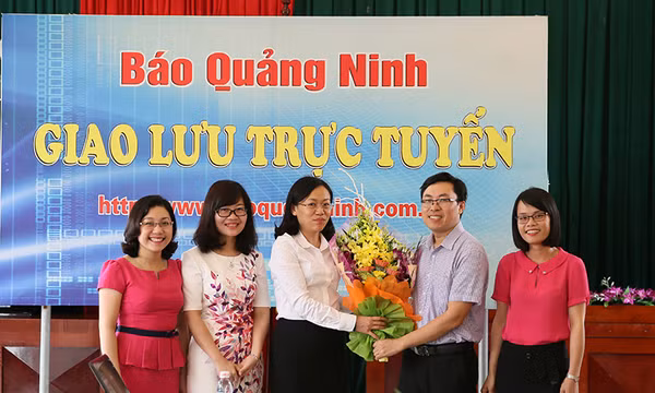 Giao lưu trực tuyến: Phòng, chữa bệnh cho trẻ em dịp giao mùa