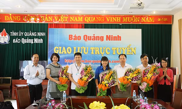 Giao lưu trực tuyến "Tư vấn, tiếp sức mùa thi, định hướng nghề nghiệp năm 2016"