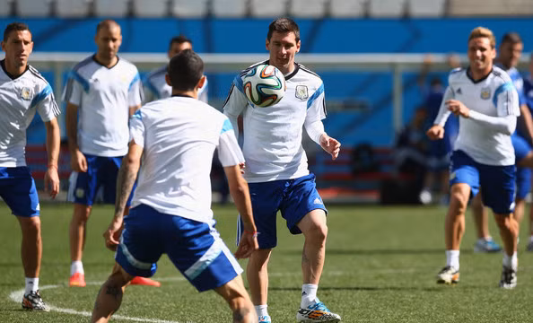 Argentina nhận án phạt cực nặng trước trận chung kết