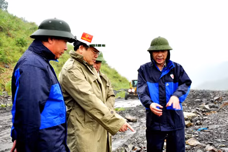Phó Thủ tướng Chính phủ Hoàng Trung Hải kiểm tra công tác phòng chống bão số 2 tại Quảng Ninh