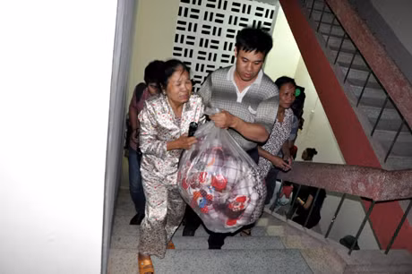 Trắng đêm di dân tránh bão số 2