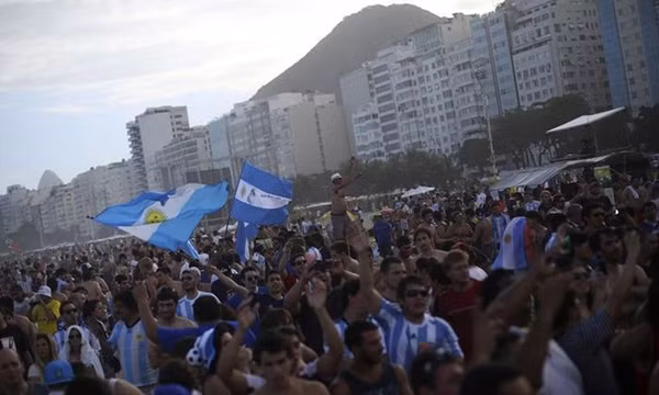 100.000 CĐV Argentina đổ về Brazil đón chức vô địch