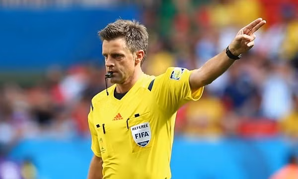 Trọng tài Italy bắt trận chung kết World Cup đã từng "bẻ còi"