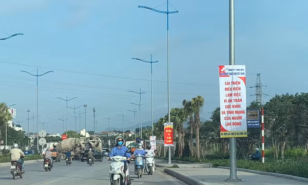 Đoạn qua KCN Cái Lân (TP Hạ Long): Cảnh báo tình trạng người dân đi ngược chiều