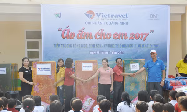 Vietravel Quảng Ninh tổ chức chương trình Du lịch kết hợp từ thiện "Áo ấm cho em 2017"