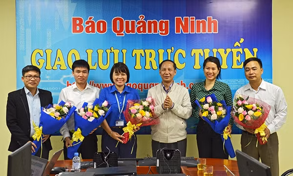 Giao lưu trực tuyến "Tư vấn mùa thi, định hướng nghề nghiệp năm 2018"