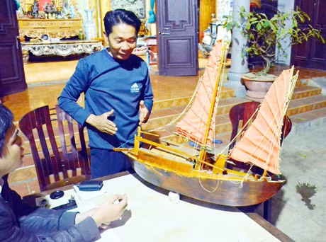 Nghệ nhân đóng tàu Lê Đức Chắn: "Với tôi, nghề này đã ăn vào máu..."