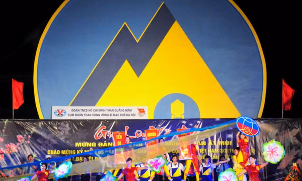 Giao lưu văn nghệ mừng Đảng, mừng Xuân Ất Mùi 2015