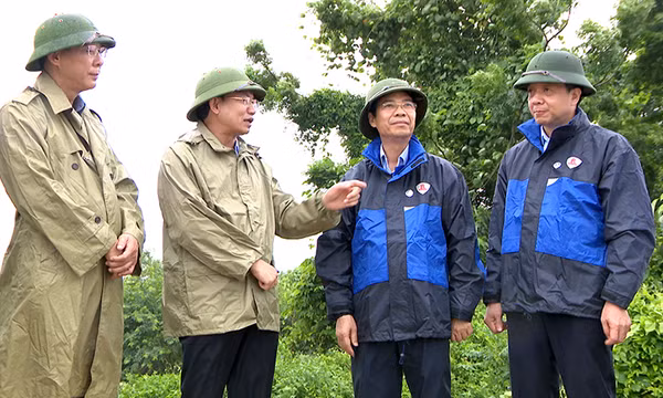 Phó Bí thư Thường trực Tỉnh uỷ kiểm tra công tác phòng, chống bão số 2 tại Quảng Yên