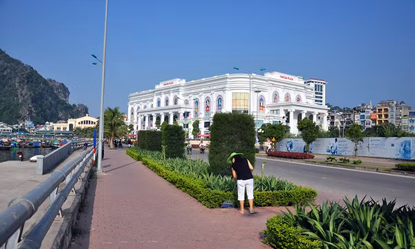 Hạ Long xanh hơn khi người dân chung tay gìn giữ