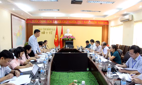 Đoàn giám sát Ban Văn hóa – Xã hội HĐND tỉnh giám sát về công tác quản lý hành nghề y dược tư nhân