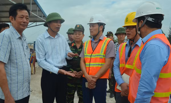 Phó Chủ tịch UBND tỉnh Vũ Văn Diện kiểm tra công tác phòng, chống bão số 7