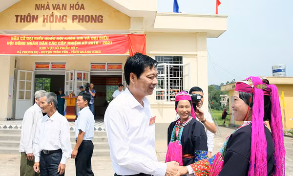 Nhiều khu vực bỏ phiếu đạt tỷ lệ 100% cử tri đi bầu cử ngay trong buổi sáng