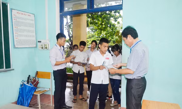 Trên 14.400 thí sinh của Quảng Ninh bắt đầu dự môn thi đầu tiên kỳ thi THPT Quốc gia năm 2016