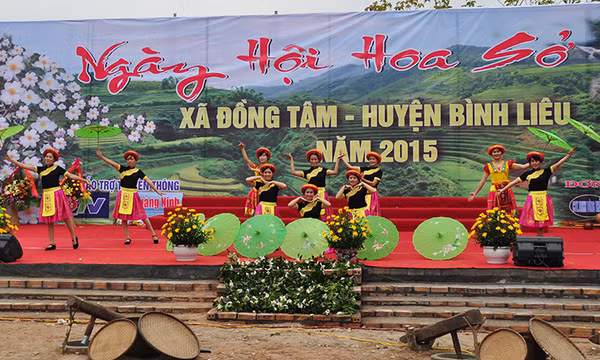 Du khách nô nức trảy hội hoa sở xã Đồng Tâm (Bình Liêu) 2015