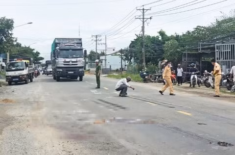 Một người bị xe cán đứt lìa tay sau va chạm giao thông