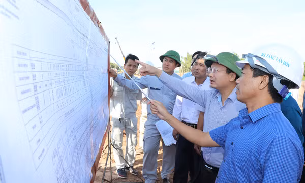 Phó Chủ tịch Thường trực UBND tỉnh kiểm tra thi công cao tốc Vân Đồn - Móng Cái