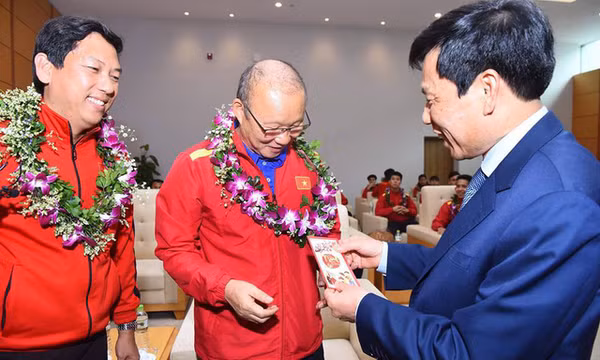 Đội tuyển Việt Nam kết thúc hành trình, về quê đón Tết