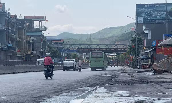 Cần sớm giải quyết bất cập tại ngã 4 Cẩm Thạch và Quang Hanh