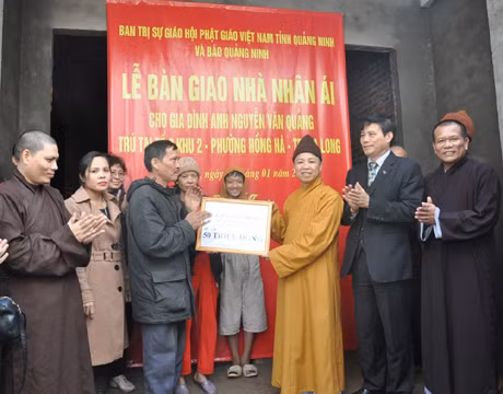 Ban Trị sự GHPGVN tỉnh– Báo Quảng Ninh: Bàn giao nhà nhân ái cho hộ nghèo