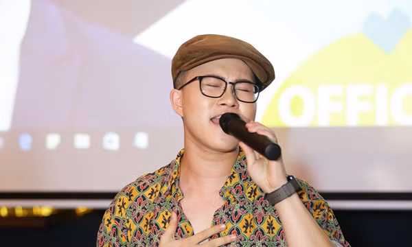 Tác giả hit 'Ông bà anh' tiết kiệm tiền một năm mới làm được MV