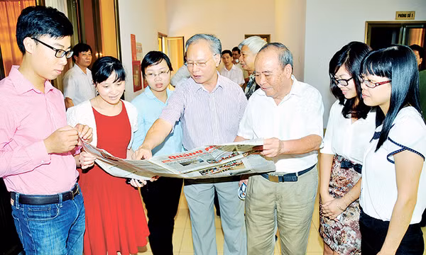 "Các cơ quan báo chí thực sự là nhịp cầu nối ý Đảng với lòng dân, nối Quảng Ninh với cả nước và thế giới"