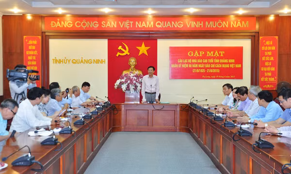Bí thư Tỉnh ủy gặp mặt CLB nhà báo cao tuổi của tỉnh
