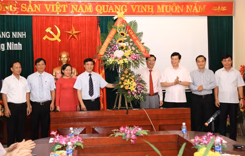 Lãnh đạo tỉnh chúc mừng Báo Quảng Ninh nhân Ngày báo chí cách mạng Việt Nam