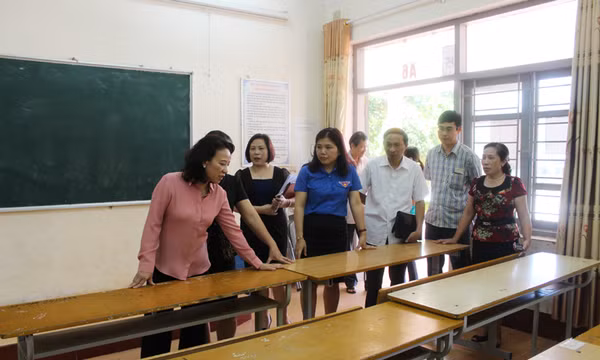 Kiểm tra công tác chuẩn bị kỳ thi tốt nghiệp THPT Quốc gia tại TP Cẩm Phả và huyện Vân Đồn