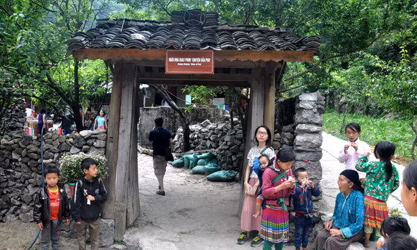 Lên Hà Giang thăm nhà của Pao