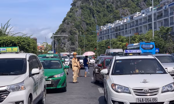 Tăng cường đảm bảo trật tự ATGT mùa du lịch