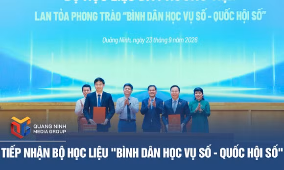 Tiếp nhận bộ học liệu "Bình dân học vụ số - Quốc hội số"