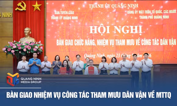 Bàn giao nhiệm vụ công tác tham mưu dân vận về MTTQ