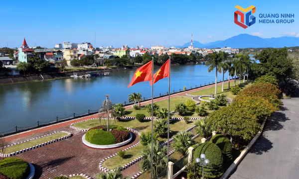 Sông Hà Cối đoạn qua khu vực xã Quảng Hà.